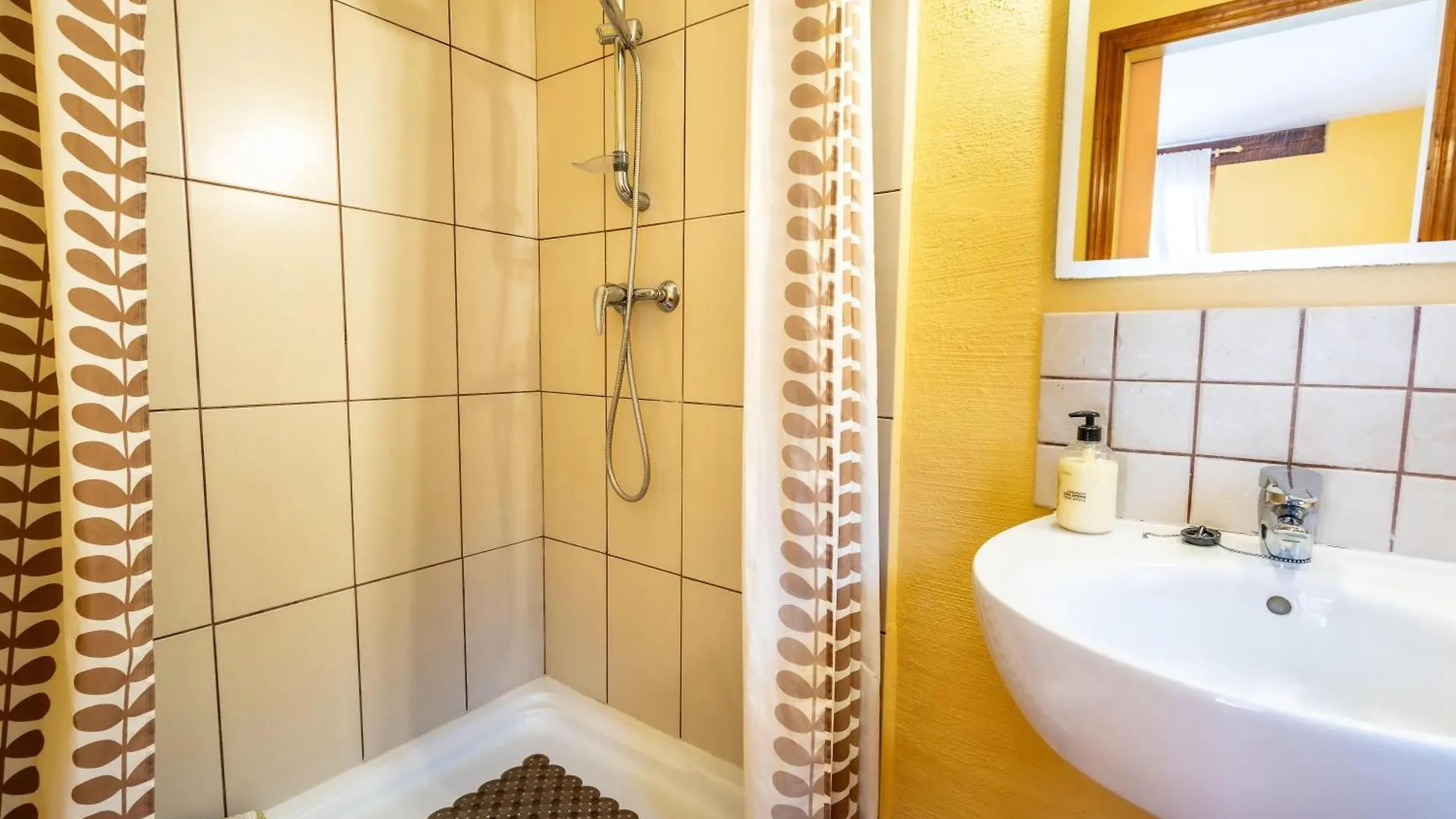 Luxurious Private Cabin Pool Hottub & Fireplace Malaga 0*,