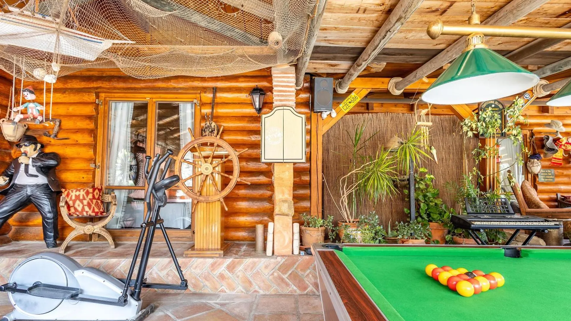 Holiday home Luxurious Private Cabin Pool Hottub & Fireplace Malaga