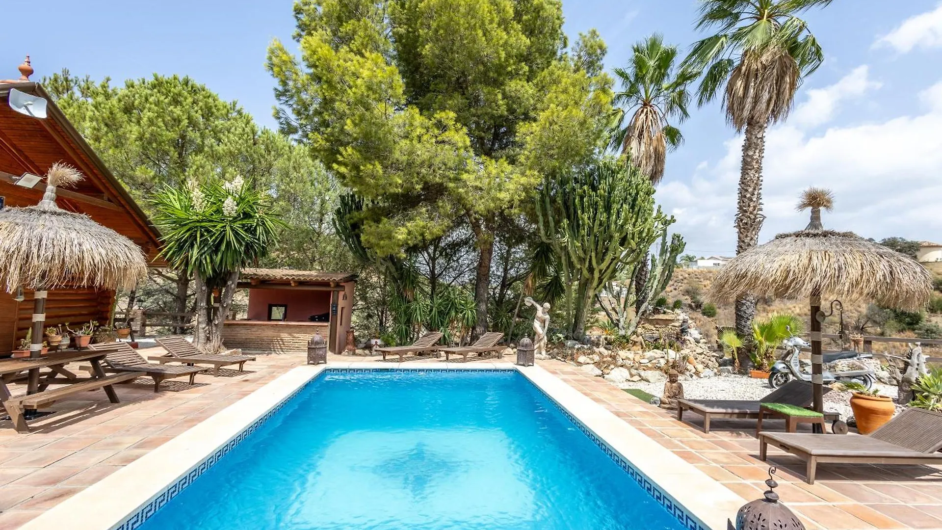 Luxurious Private Cabin Pool Hottub & Fireplace Malaga Holiday home