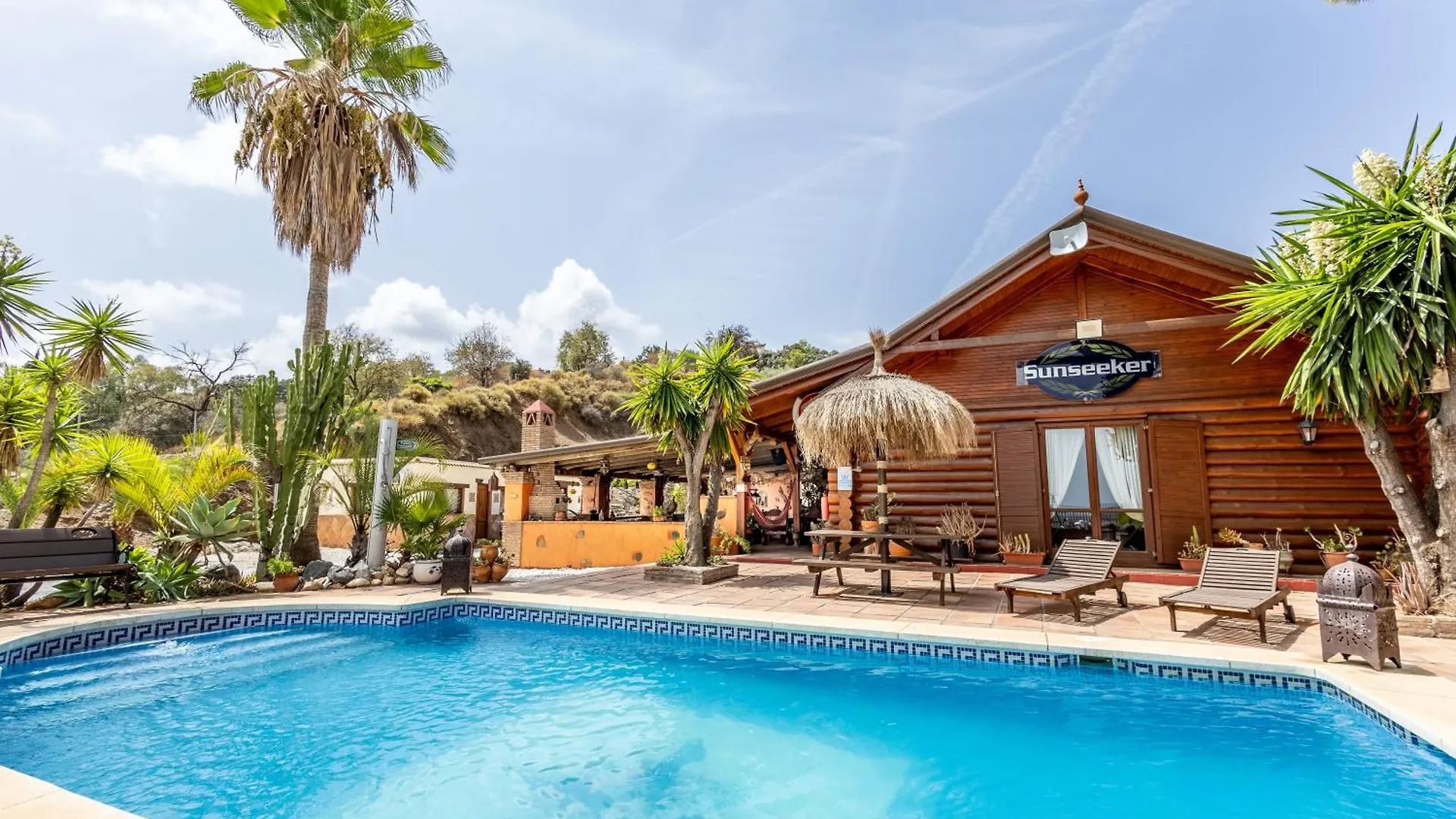 Luxurious Private Cabin Pool Hottub & Fireplace location