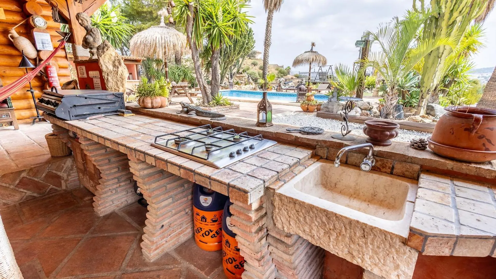 Luxurious Private Cabin Pool Hottub & Fireplace Malaga 0*,