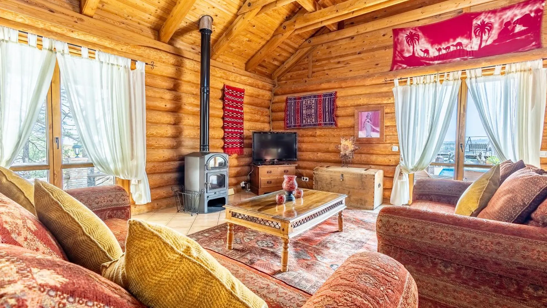 Luxurious Private Cabin Pool Hottub & Fireplace Malaga Holiday home