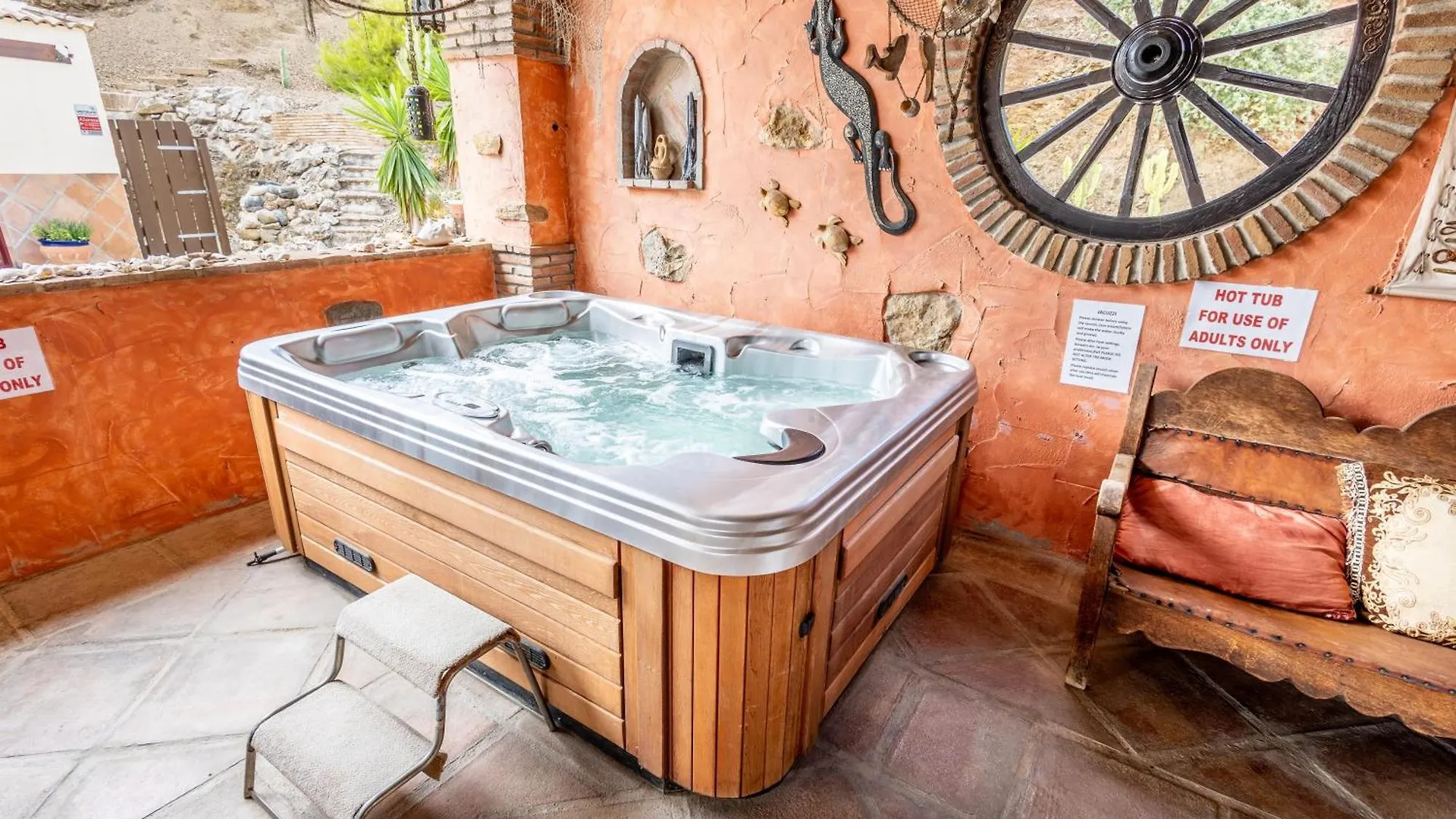 Holiday home Luxurious Private Cabin Pool Hottub & Fireplace Malaga Spain