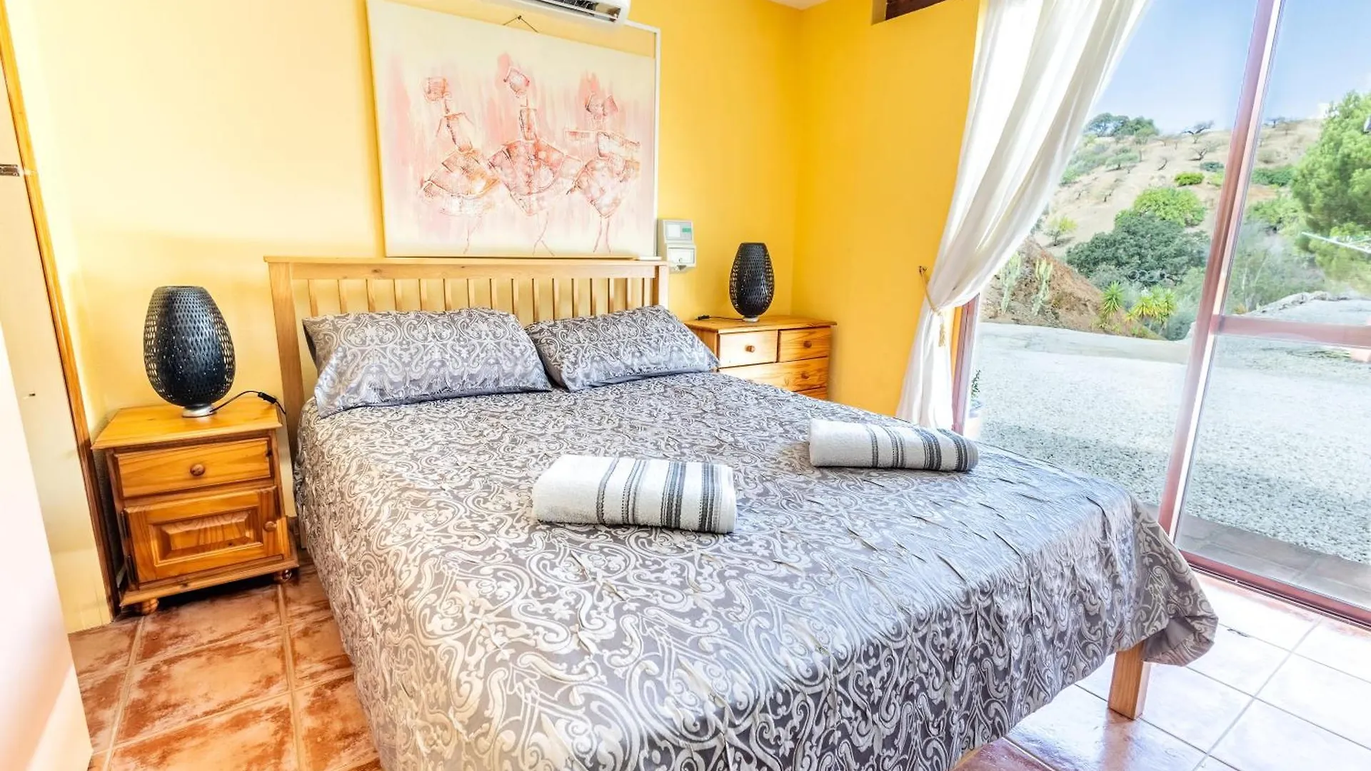 Luxurious Private Cabin Pool Hottub & Fireplace Malaga