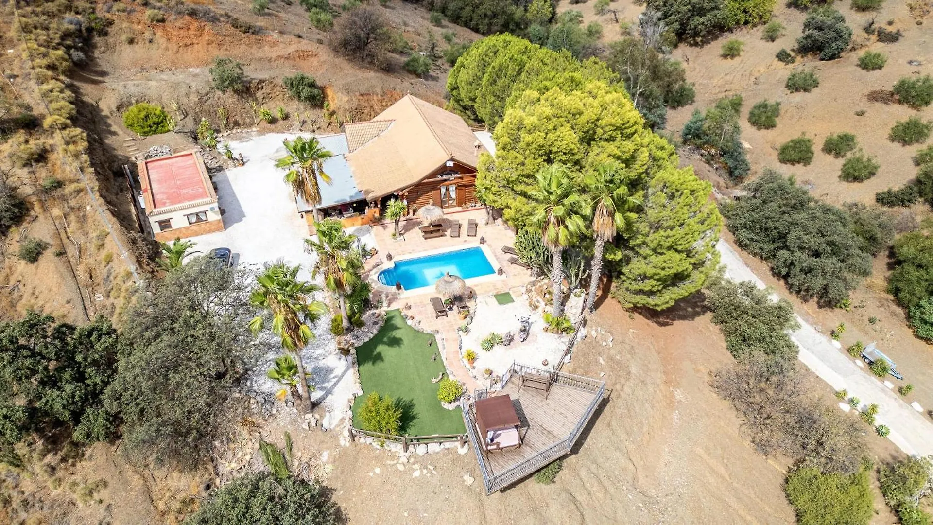 Luxurious Private Cabin Pool Hottub & Fireplace Malaga Holiday home