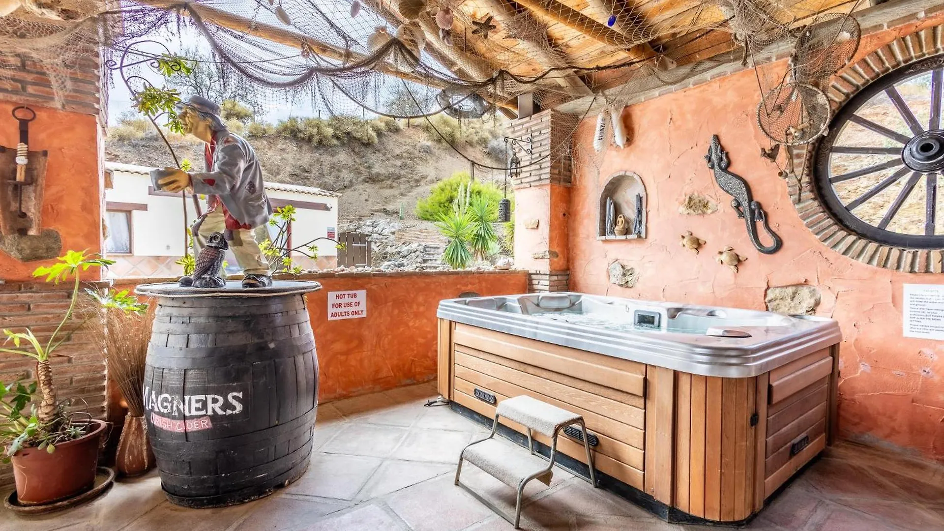 Luxurious Private Cabin Pool Hottub & Fireplace Malaga 0*,  Spain