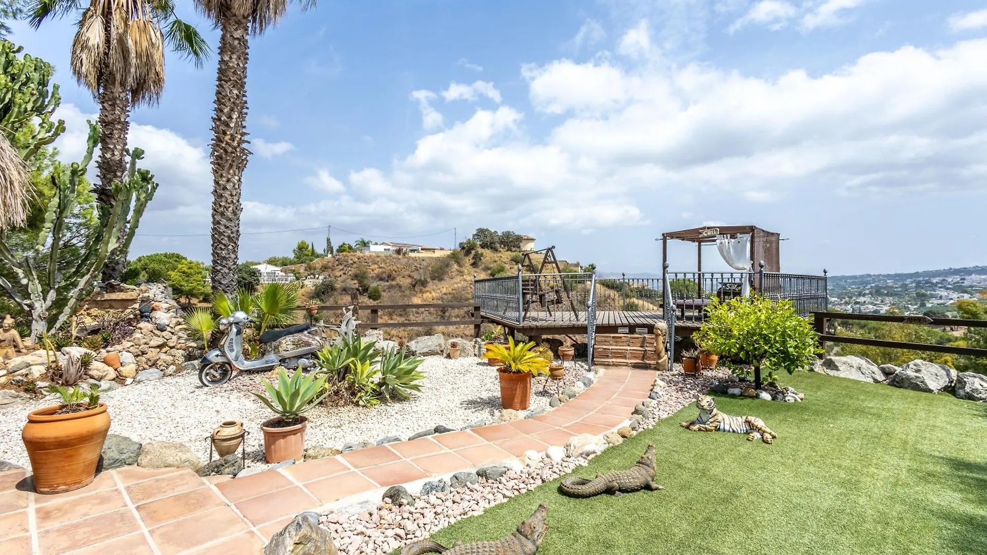 Luxurious Private Cabin Pool Hottub & Fireplace Malaga Holiday home