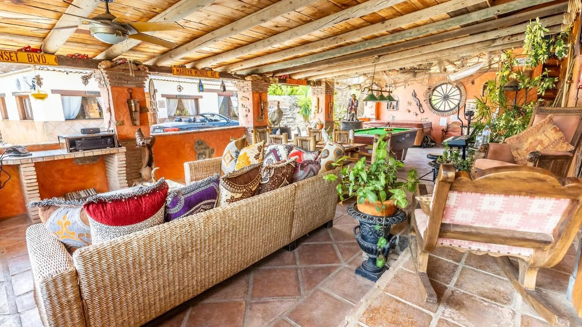 Luxurious Private Cabin Pool Hottub & Fireplace Malaga Holiday home